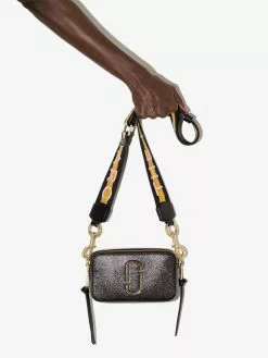 Marc Jacobs The Logo Strap Snapshot crossbody bag 9 Marc Jacobs The Logo Strap Snapshot crossbody bag