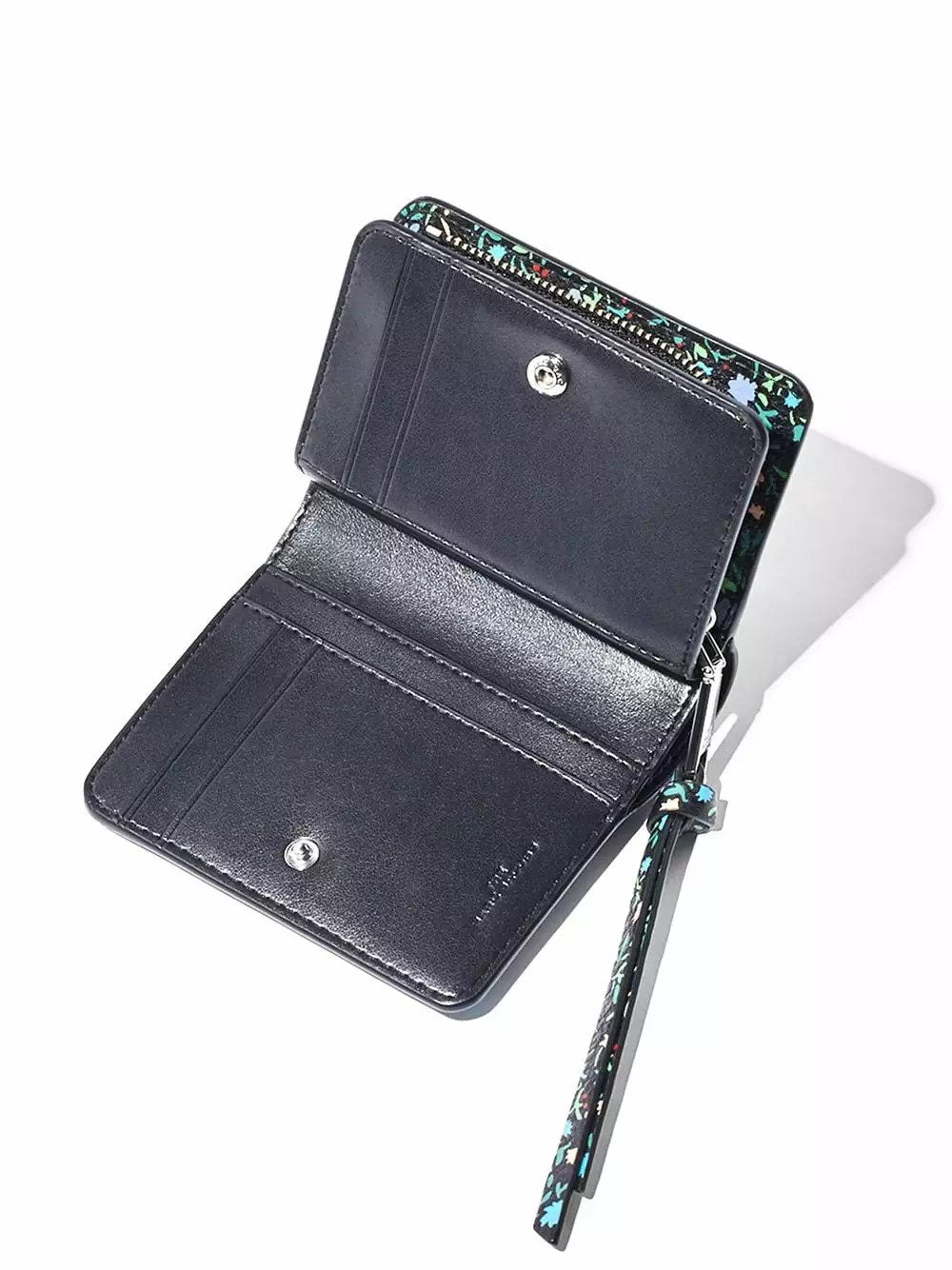 Marc Jacobs Mini The Softshot ditsy floral compact wallet 6 Marc Jacobs mini The Softshot ditsy floral compact wallet